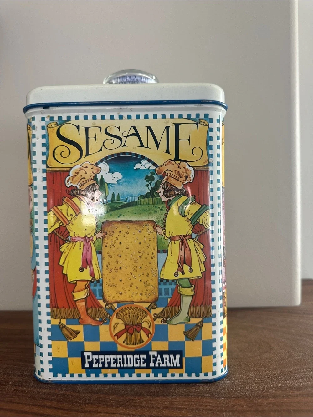 Vintage 1970s Pepperidge Farm English Biscuit Tin - Luce Corp Dri-Nob Lid